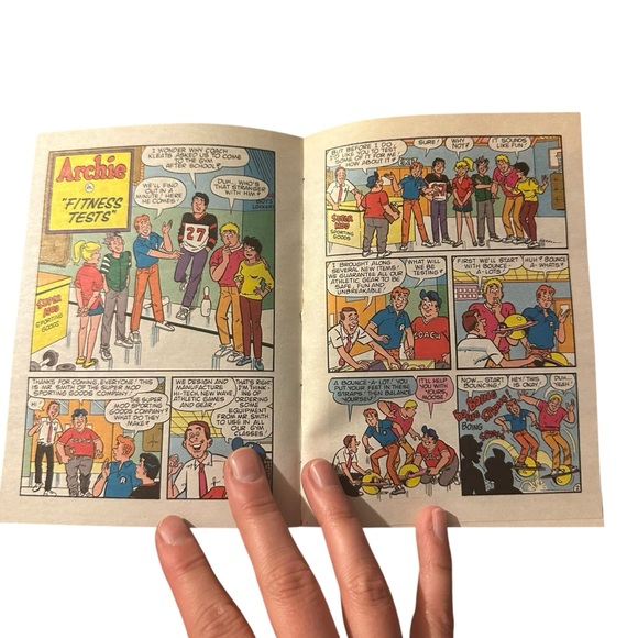Archie's Double Digest Comic Book Set - Picture 6 of 10